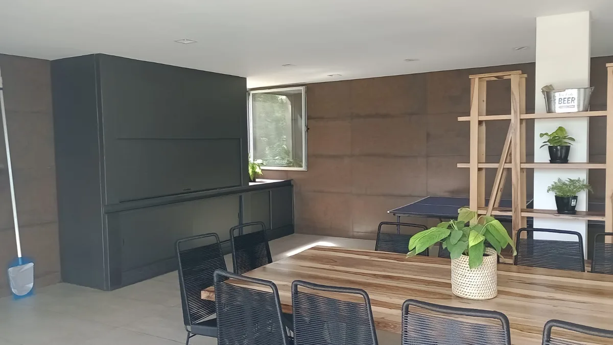 Pintura interior de quincho en country La Rufina